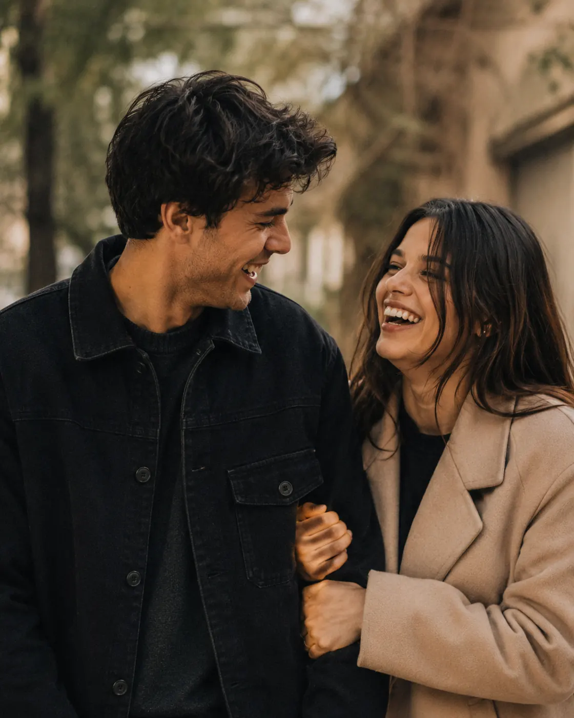 Laughing candid moment — aesthetic couple picture idea